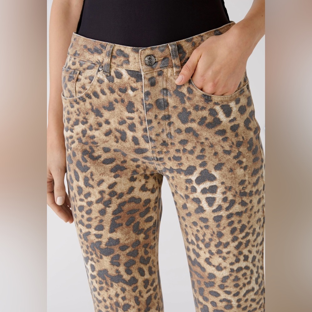 OUI! Trendy leopard print jeans ( look at measurements)